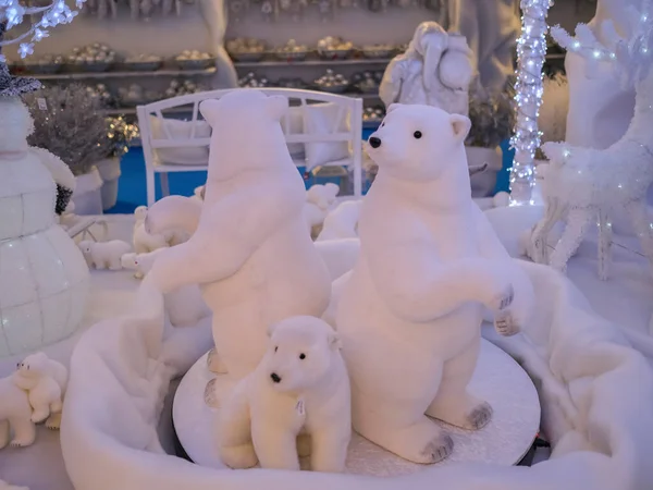 Świąteczne Dekoracje Rodziną Białych Niedźwiedzi Niebieskich Świateł Wysokiej Jakości Zdjęcie — Zdjęcie stockowe