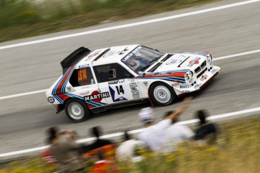 Reggio Emilia, İtalya - 2016 26 06: Reggio Apennines 'in ücretsiz etkinliği Lancia Delta S4 Martini. Yüksek kalite fotoğraf