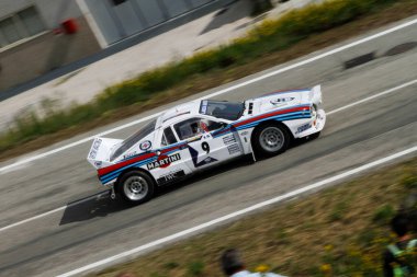 Reggio Emilia, İtalya - 2016 26 06: Reggio Apennines 'in serbest etkinliği Lancia Lancia Rallisi 037 Martini. Yüksek kalite fotoğraf