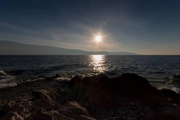 Danau Garda Asin Matahari Terbit Yang Indah Penuh Warna Foto — Stok Foto