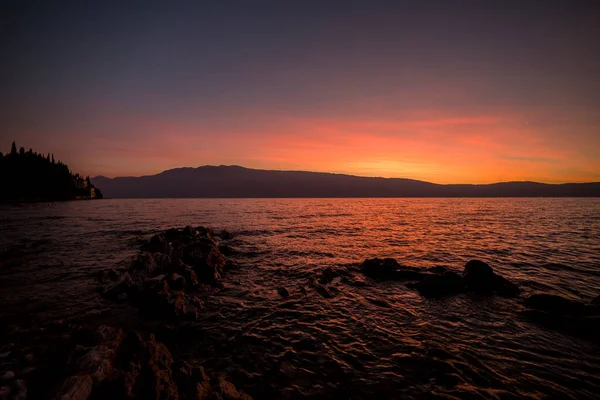 Lac Garda Salé Beau Lever Soleil Coloré Photo Haute Qualité — Photo