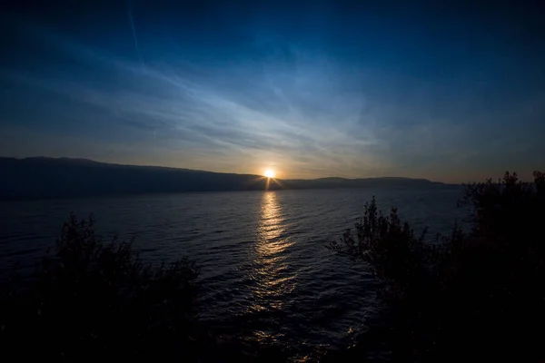 Danau Garda Asin Matahari Terbit Yang Indah Penuh Warna Foto — Stok Foto