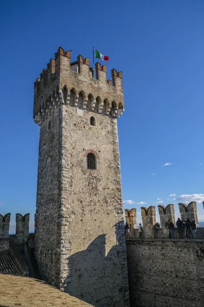 Pinchos Torre Del Castillo Sirmione Lago Garda Foto Alta Calidad —  Fotos de Stock