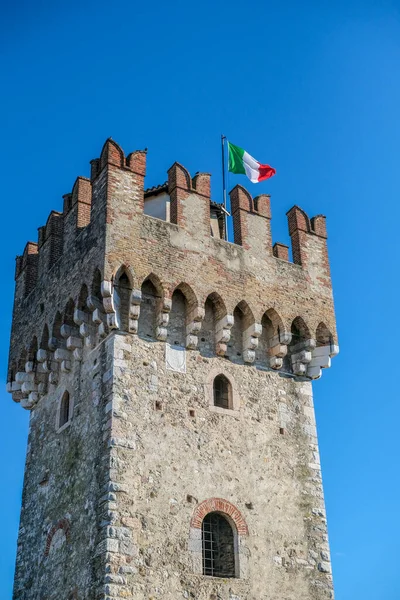 호수가 Lake Garda Sirmione 등산가들 입니다 고품질 — 스톡 사진