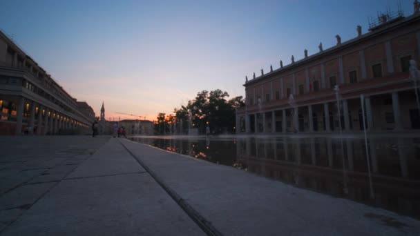 Reggio Emilia Seger Torg Framför Teatern Dalar Tricolor Lysande Fontän — Stockvideo