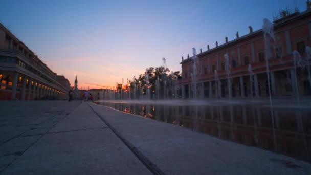 Reggio Emilia Viceplein Voor Theater Valleien Driekleurige Lichtgevende Fontein — Stockvideo