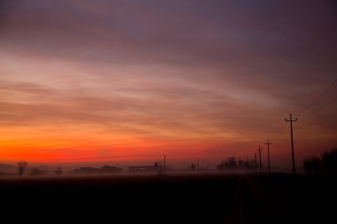 Gün batımında renkli bulutlu bir gökyüzü. Yüksek kalite fotoğraf