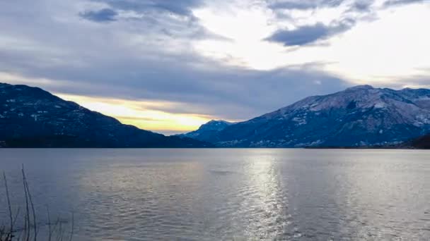 Όμορφο ηλιοβασίλεμα στη λίμνη como κίνηση time lapse — Αρχείο Βίντεο