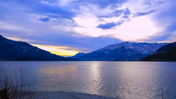 Piękny zachód słońca na jeziorze como czas upływu — Wideo stockowe