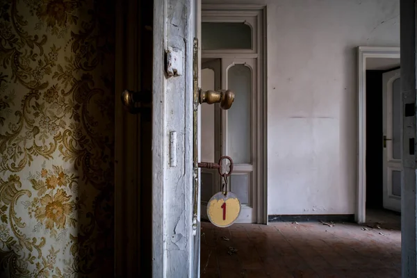 Hall Entrada Con Pasillo Puertas Casa Lujo Abandonada Foto Alta —  Fotos de Stock