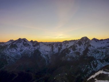  Val Senales 'teki Alpler' in günbatımında panorama. Yüksek kalite fotoğraf