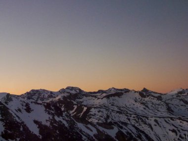  Val Senales 'teki Alpler' in günbatımında panorama. Yüksek kalite fotoğraf