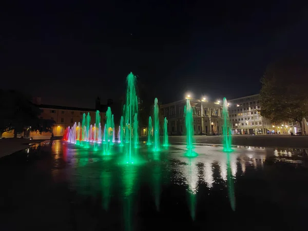 Reggio Emilia Piazza Della Vittoria Fronte Valli Teatrali Fontana Tricolore — Foto Stock