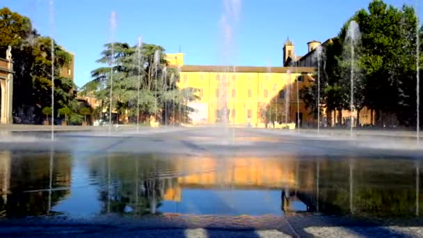 Reggio Emilia Viceplein Voor Theater Valleien Driekleurige Lichtgevende Fontein — Stockvideo