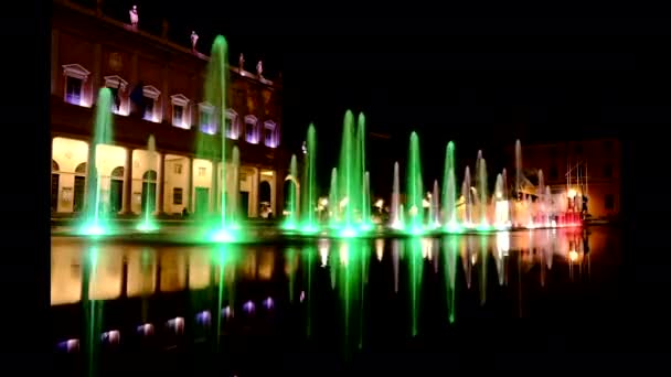 Reggio Emilia Vitória Quadrado Frente Vales Teatro Fonte Luminosa Tricolor — Vídeo de Stock