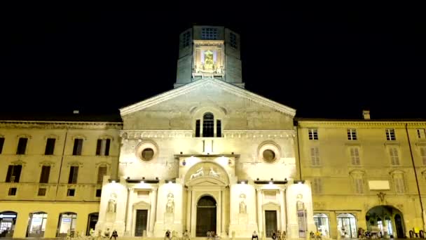 Reggio emilia seger torg framför teatern dalar tricolor lysande fontän — Stockvideo