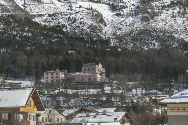 Montanhas Cobertas Neve Nos Alpes Perto Livigno Foto Alta Qualidade — Fotografia de Stock