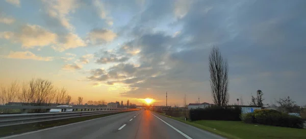 Mooie Zonsondergang Snelweg Met Zonneschijn Hoge Kwaliteit Foto — Stockfoto