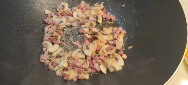Champignons Champignon Bacon Cuits Dans Une Poêle Wok Photo Haute — Photo