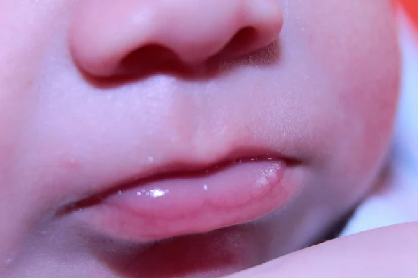Νεογέννητο Ιδιαίτερα Του Στόματος Και Της Γλώσσας Υψηλής Ποιότητας Φωτογραφία — Φωτογραφία Αρχείου