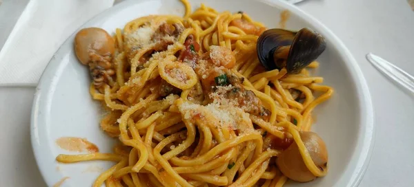 Spaghetti Alla Chitarra Met Zeevruchten Mosselen Hoge Kwaliteit Foto — Stockfoto