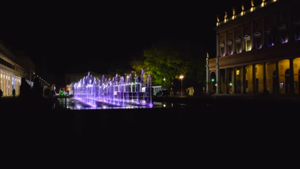 Fuente Luminosa Plaza Victoria Reggio Emilia Italia — Vídeos de Stock