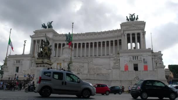 Trafik Framför Altare Della Patria Monumentet Rom Italien — Stockvideo