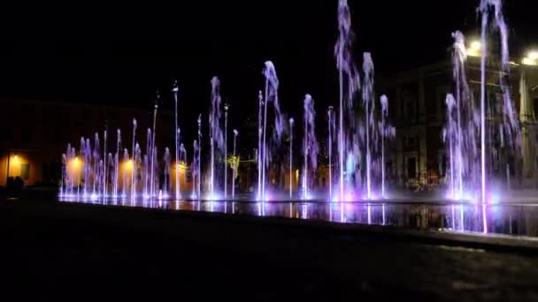 Lysande Fontän Victory Square Reggio Emilia Italien — Stockvideo