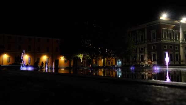 Lysande Fontän Victory Square Reggio Emilia Italien — Stockvideo