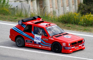 Reggio Emilia, İtalya - 2016 26 06: Reggio Apennines 'in serbest etkinliği Lancia Delta S4 ECV. Yüksek kalite fotoğraf