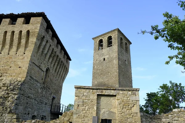 イタリアのレッジョ エミリア州カシーナにあるサルツァーノ城の塔 高品質の写真 — ストック写真