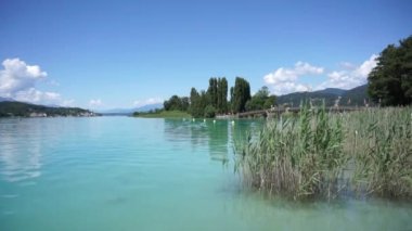 Klagenfurth, Avusturya 'daki Worthersee Gölü' nde dalgalar. Yüksek kalite 4k görüntü