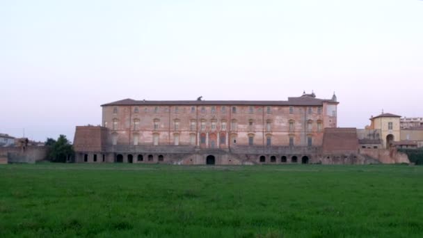 Palacio Ducal o Reggia de Sassuolo en la provincia de Módena, Italia — Vídeo de stock