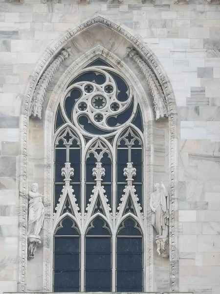 Detalle Una Ventana Finamente Decorada Catedral Milán Italia Foto Alta — Foto de Stock