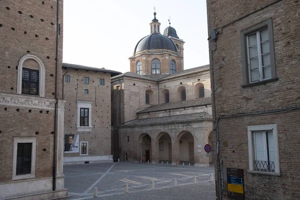 乌尔比诺意大利市中心大教堂全景 高质量的照片 — 图库照片