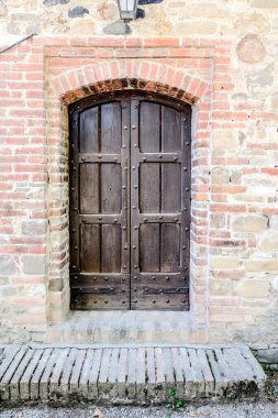 Grazzano Visconti, Piacenza, İtalya 'daki bir kapının detayları. Yüksek kalite fotoğraf