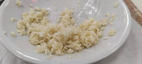 Resterande Kokt Vitt Ris Kryddat Med Olja Och Parmesanost Högkvalitativt — Stockfoto