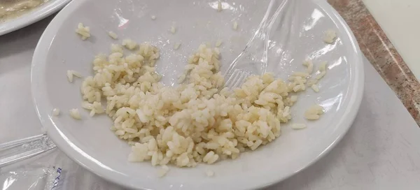 Sobras Arroz Blanco Hervido Sazonado Con Aceite Queso Parmesano Foto — Foto de Stock