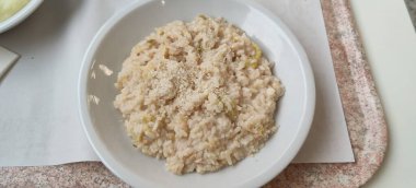 Tipik İtalyan parmesanlı risotto yemeği. Yüksek kalite fotoğraf