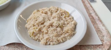 Tipik İtalyan parmesanlı risotto yemeği. Yüksek kalite fotoğraf