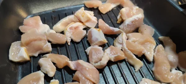 Hackad Chiken Bröst Matlagning Grill Högkvalitativt Foto — Stockfoto