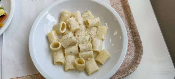 Pastas Italianas Llamadas Paccheri Con Queso Pimienta Foto Alta Calidad — Foto de Stock