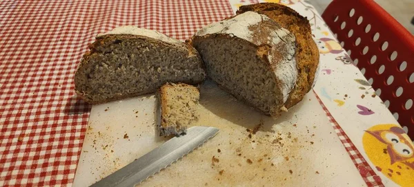 Bir Somun Yapımı Kepekli Ekmek Yüksek Kalite Fotoğraf — Stok fotoğraf