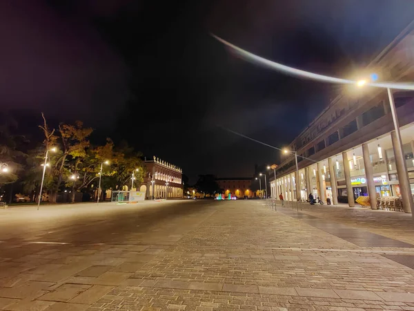 Éjszakai Kilátás Victory Square Reggio Emilia Olaszország Kiváló Minőségű Fénykép — Stock Fotó