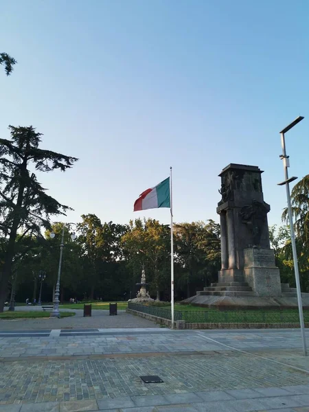 Italian Flag Flying Next War Memorial Reggio Emilia Italy High — Stock Photo, Image