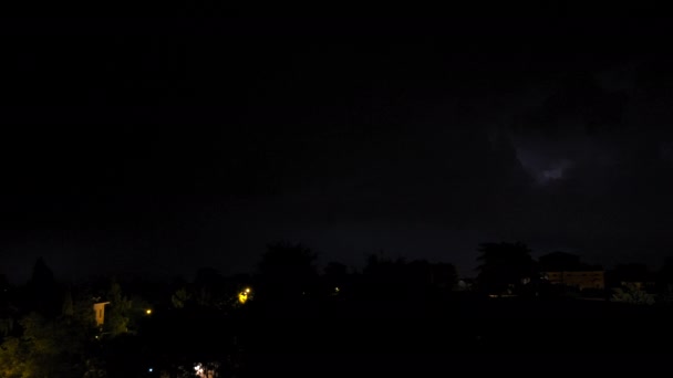 Tempestade relâmpago sobre a aldeia de Emilia, na Itália — Vídeo de Stock