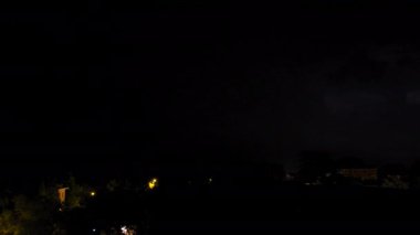 İtalya 'daki Emilia köyü üzerinde şimşek fırtınası