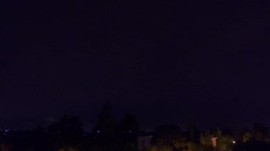 İtalya 'daki Emilia köyü üzerinde şimşek fırtınası