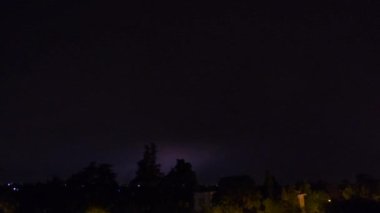 İtalya 'daki Emilia köyü üzerinde şimşek fırtınası