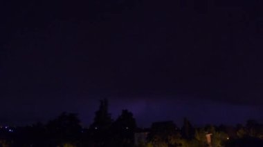 İtalya 'daki Emilia köyü üzerinde şimşek fırtınası